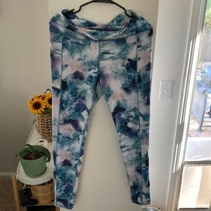 Water Marble print leggings, full-length, side pockets.